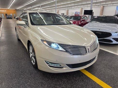 Used 2015 Lincoln MKZ w/ Technology Package FWD image 3