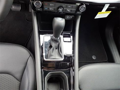 New 2026 Jeep Compass Latitude image 13