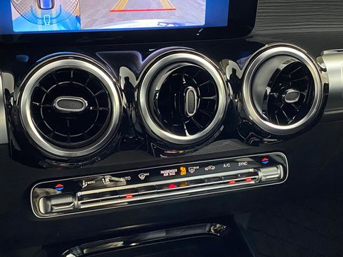 Used 2026 Mercedes-Benz GLB 250 4MATIC image 25