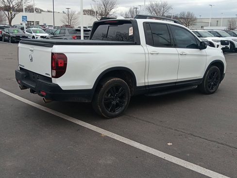 Used 2021 Honda Ridgeline Black Edition image 4
