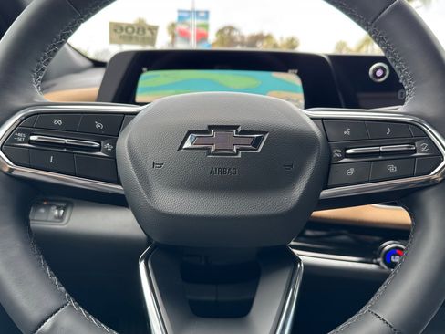 New 2025 Chevrolet Equinox ACTIV w/ Safety and Technology Package image 24