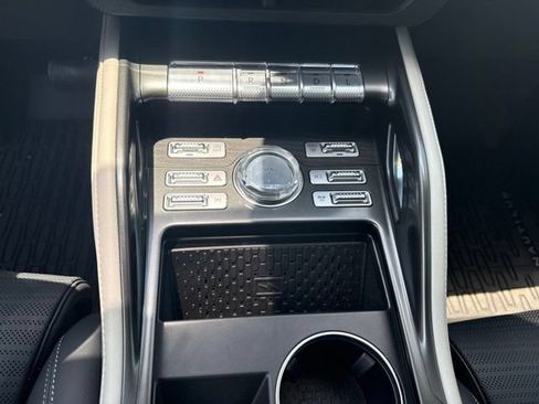 Used 2025 Lincoln Nautilus Reserve AWD/4WD image 11