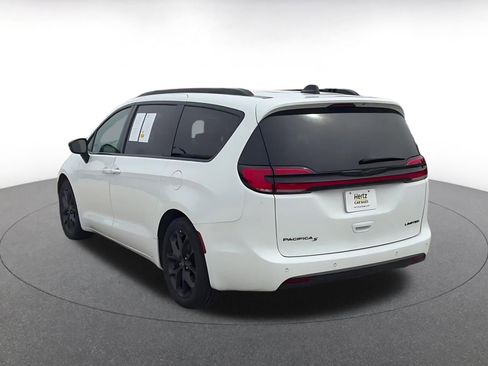Used 2025 Chrysler Pacifica Limited FWD image 11