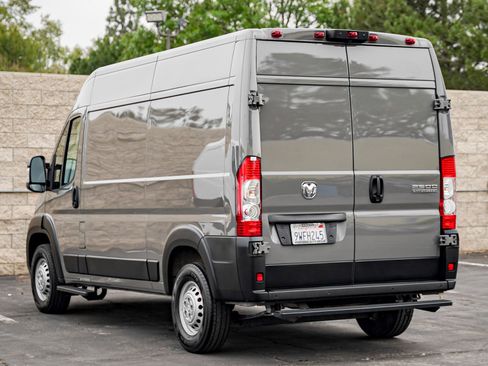 Used 2025 RAM ProMaster 2500 w/ Convenience Group FWD image 4