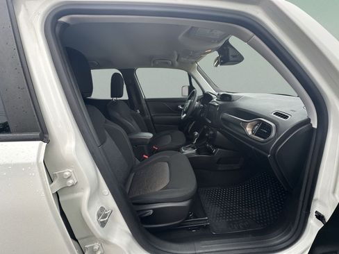 Used 2023 Jeep Renegade Latitude AWD/4WD image 35