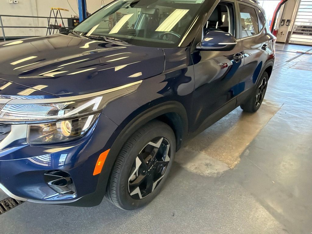 Used 2024 Kia Seltos EX AWD/4WD image 5