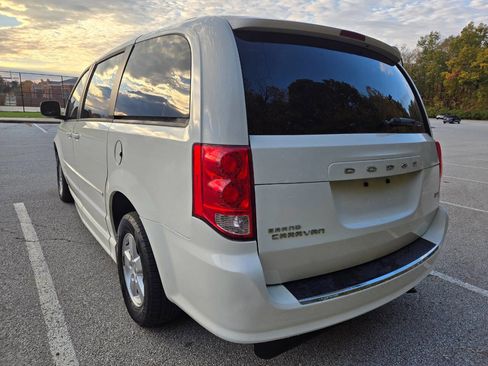 Used 2012 Dodge Grand Caravan SXT image 8