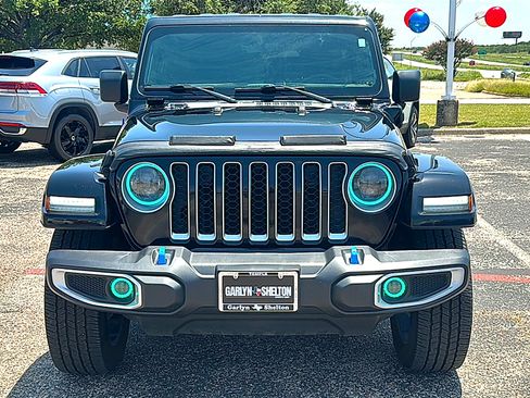 Used 2022 Jeep Wrangler Unlimited Sahara w/ Cold Weather Group AWD/4WD image 11