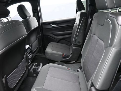 New 2026 Jeep Grand Cherokee L 4WD image 12