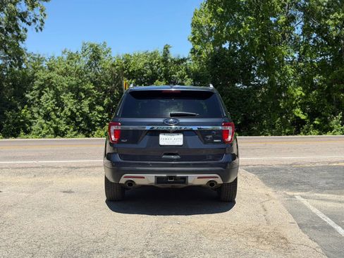 Used 2017 Ford Explorer XLT w/ Equipment Group 202A AWD/4WD image 3