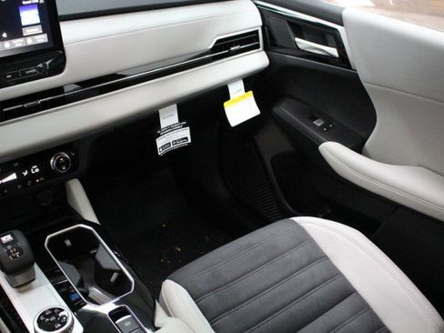 New 2026 Mitsubishi Outlander SE image 22