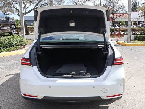 Used 2024 BMW 530i xDrive 530i xDrive w/ Premium Package image 20