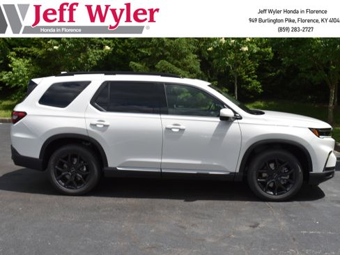 New 2025 Honda Pilot Touring image 9
