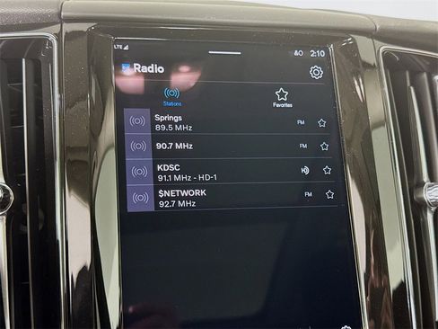 Used 2025 Volvo XC60 B5 Core w/ Protection Package Premier image 15