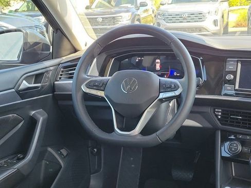 Used 2023 Volkswagen Jetta SE w/ Panoramic Sunroof Package FWD image 3