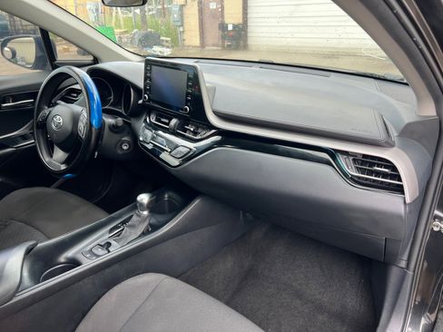 Used 2021 Toyota C-HR LE FWD image 16