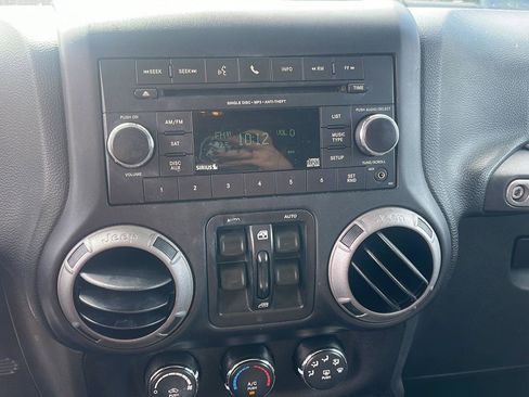 Used 2017 Jeep Wrangler Unlimited Sport w/ Quick Order Package 24S AWD/4WD image 17