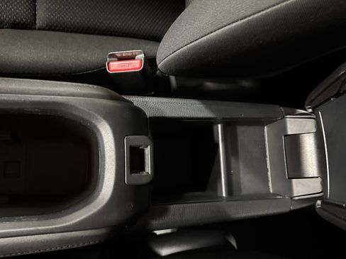 Used 2016 Honda HR-V LX image 25