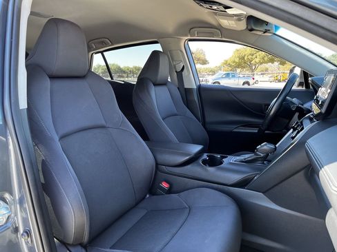 Used 2021 Toyota Venza LE image 24