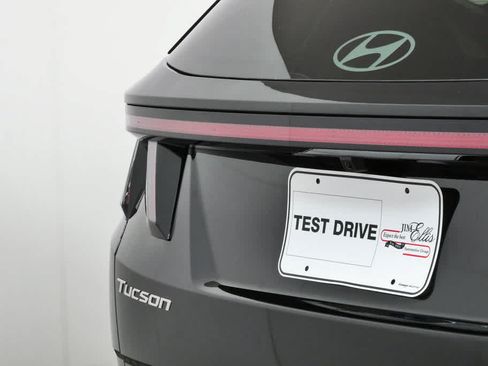 Used 2025 Hyundai Tucson Limited AWD/4WD image 36
