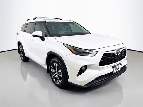 Used 2026 Toyota Highlander XLE image 3