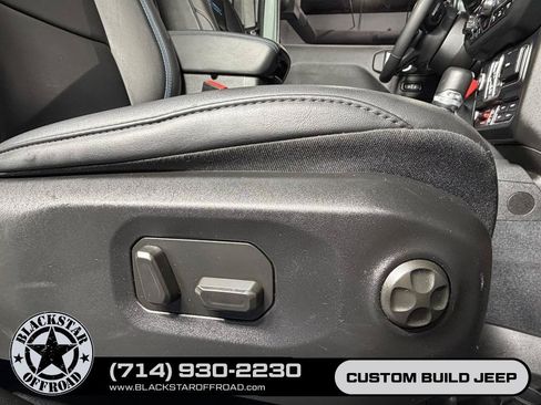 Used 2024 Jeep Wrangler Unlimited Rubicon 4xe AWD/4WD image 21