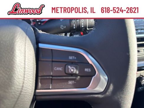 Used 2024 Jeep Compass Latitude w/ Convenience Group AWD/4WD image 17