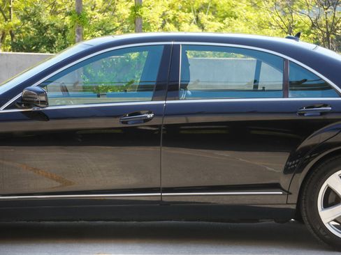 Used 2010 Mercedes-Benz S 550 4MATIC image 31