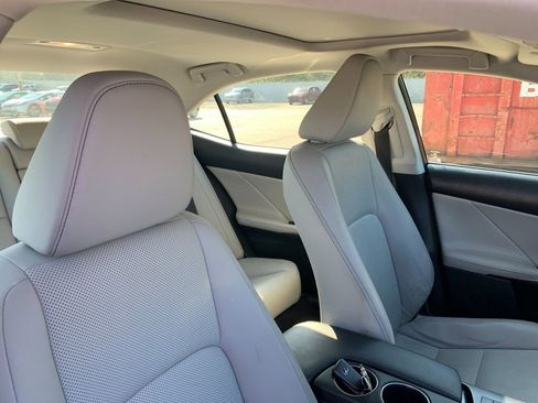 Used 2016 Lexus IS 300 AWD image 19