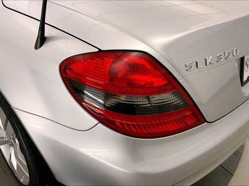 Used 2010 Mercedes-Benz SLK 350 image 24