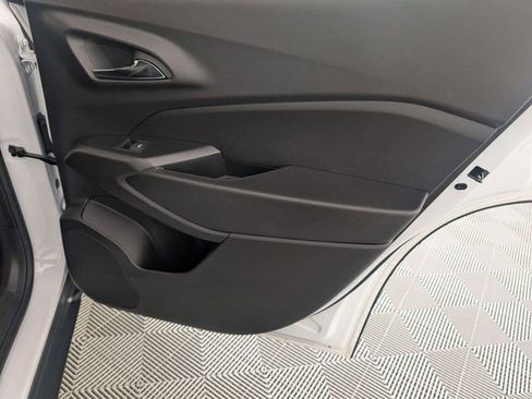 Certified 2026 Chevrolet Trax LT w/ Sunroof Package FWD image 30