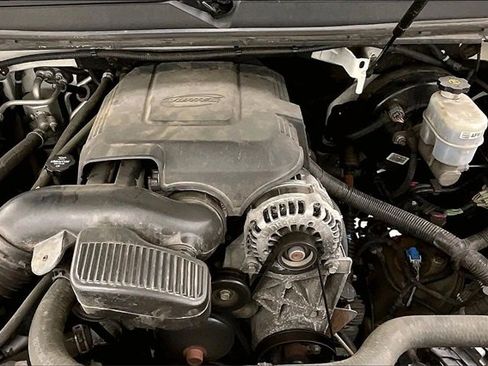 Used 2013 Chevrolet Suburban LTZ image 29