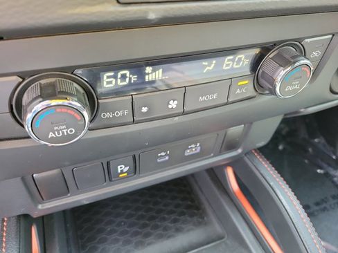 Used 2022 Nissan Frontier PRO-4X w/ Technology Package image 30