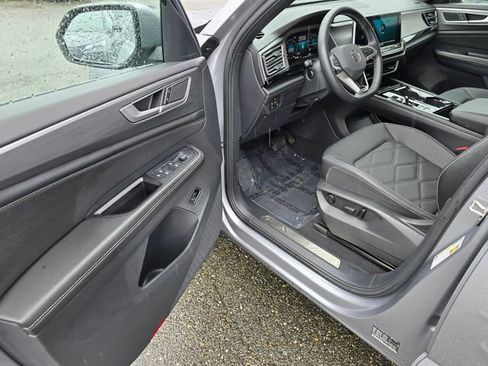 Used 2024 Volkswagen Atlas Cross Sport SE image 17