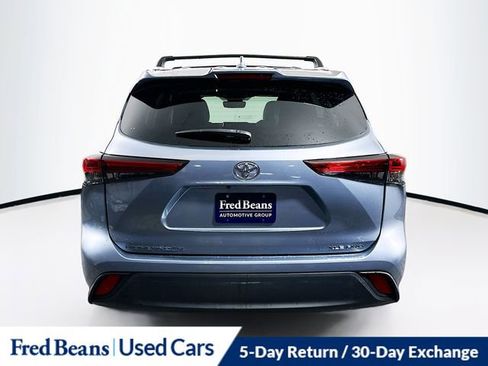 Used 2022 Toyota Highlander XLE AWD/4WD image 31