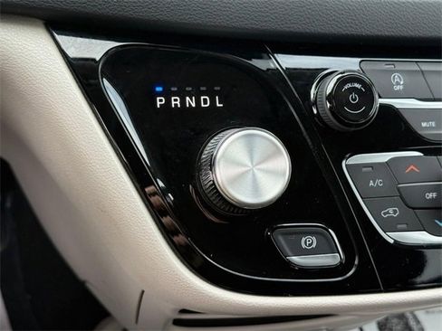 Used 2023 Chrysler Voyager LX image 23