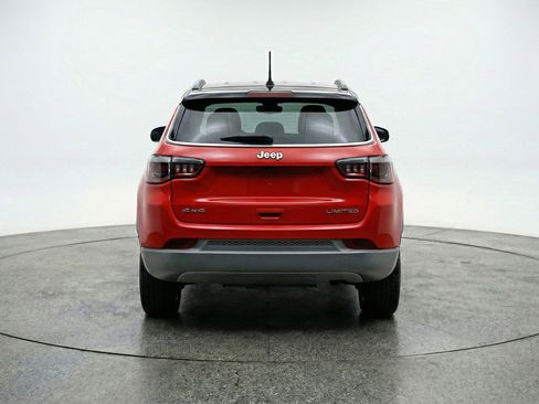 Used 2025 Jeep Compass Trailhawk image 7