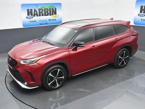 Used 2022 Toyota Highlander XSE FWD image 26