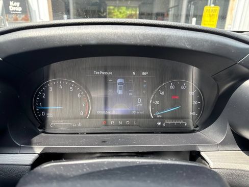 Used 2021 Ford Explorer XLT w/ Equipment Group 202A RWD image 9