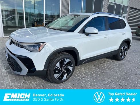 New 2026 Volkswagen Taos SE image 1