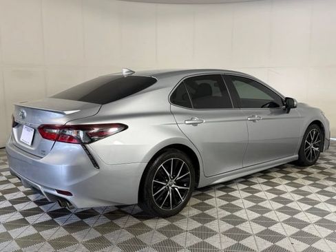 Used 2021 Toyota Camry SE AWD/4WD image 12