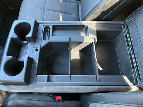 Used 2017 Nissan Titan S image 37