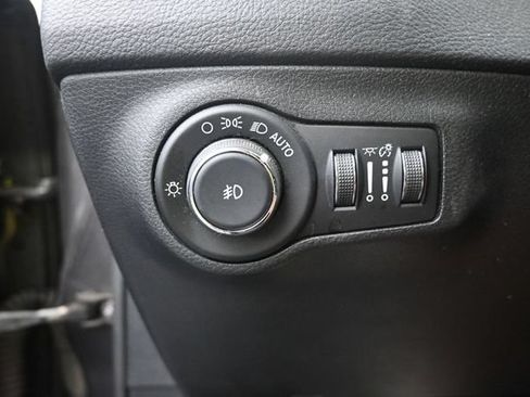 Used 2018 Jeep Compass Latitude w/ Popular Equipment Group AWD/4WD image 7