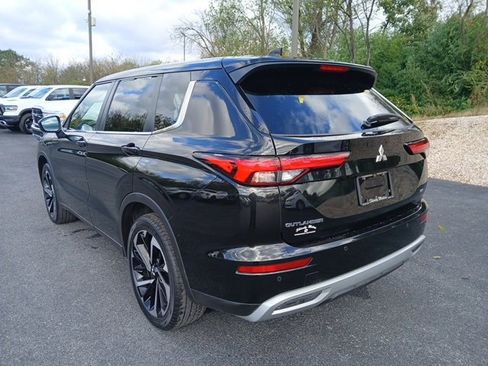 Used 2024 Mitsubishi Outlander SE image 4