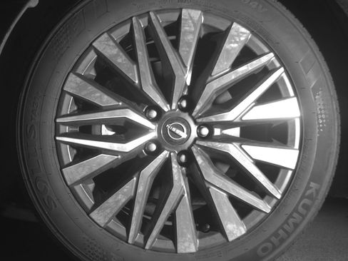Used 2025 Nissan Altima 2.5 SV FWD image 12