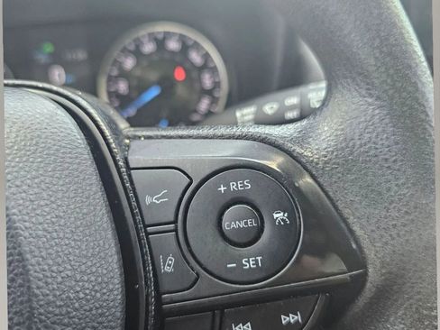 Used 2021 Toyota RAV4 LE AWD/4WD image 15