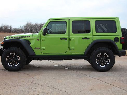 Used 2025 Jeep Wrangler Unlimited Rubicon w/ Safety Group AWD/4WD image 6