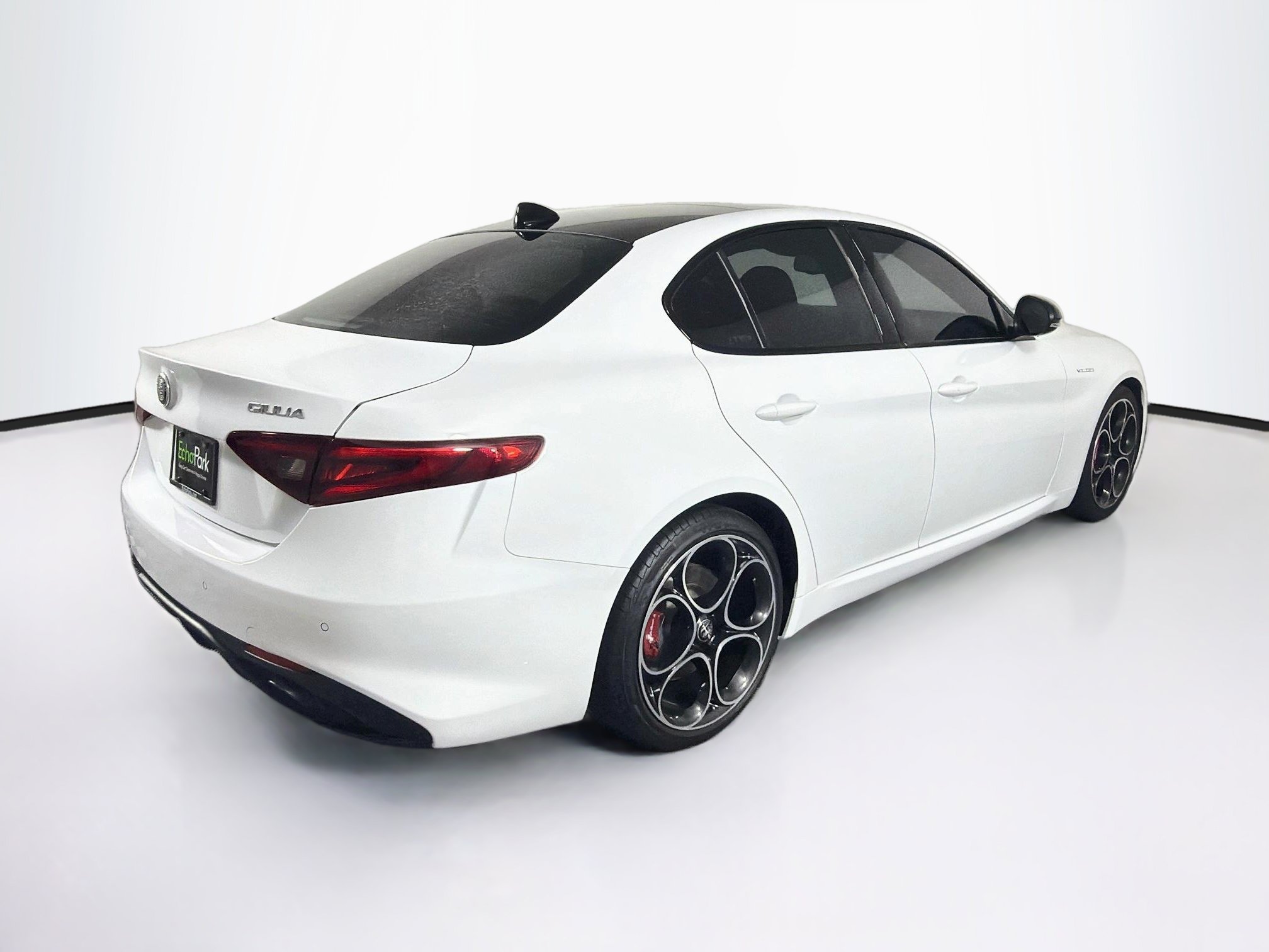 Used 2023 Alfa Romeo Giulia Veloce RWD image 9