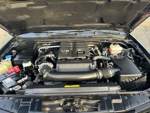 Used 2021 Nissan Frontier SV w/ Midnight Edition Floor Mats image 29