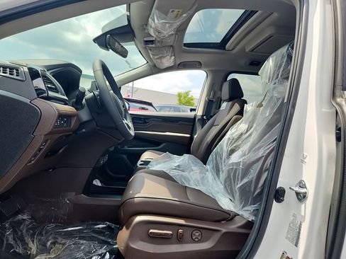 New 2026 Honda Odyssey Touring image 13